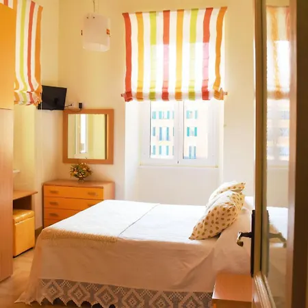 Luxury In With Town Centre Nearby